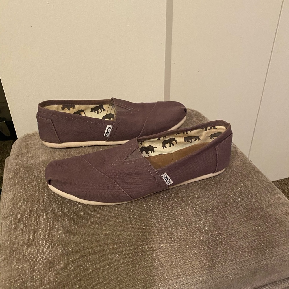 Women’s Ash Grey TOMS size 9